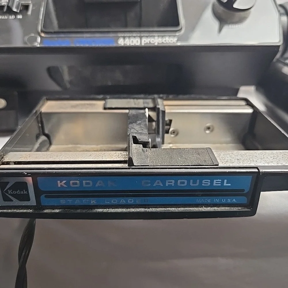 KODAK Carousel 4400 Slide Projector w/ Remote Slide Tray‎ Lens